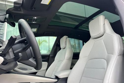 2026 Porsche Macan 4