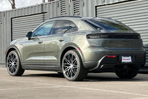 2026 Porsche Macan 4