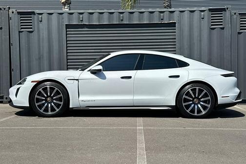 Carrara White Metallic 2022 Porsche Taycan 4S