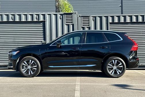 2023 Volvo XC60 Recharge Plug-In Hybrid T8 Core Bright Theme