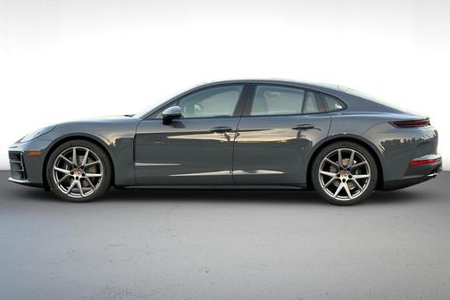 2025 Porsche Panamera 4