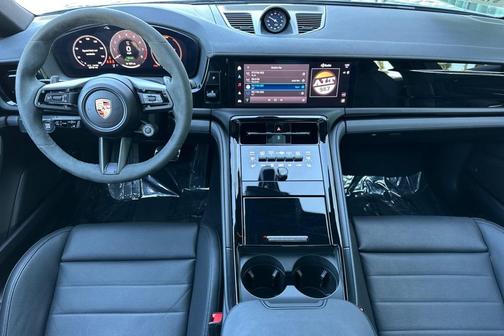 2025 Porsche Panamera 4