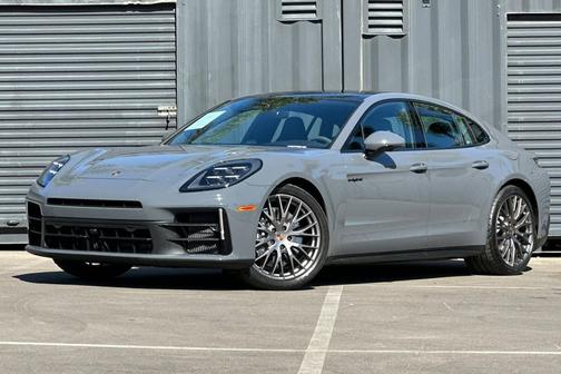 2025 Porsche Panamera 4