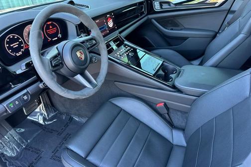 2025 Porsche Panamera 4