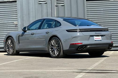 2025 Porsche Panamera 4
