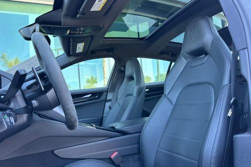 2025 Porsche Panamera 4