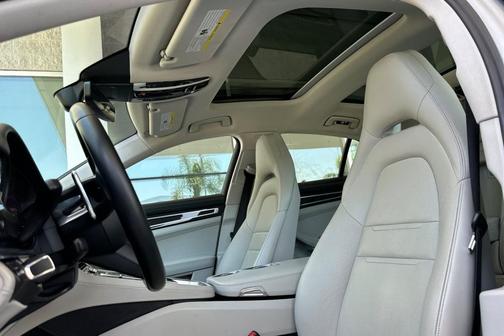 Dolomite Silver Metallic 2021 Porsche Panamera RWD