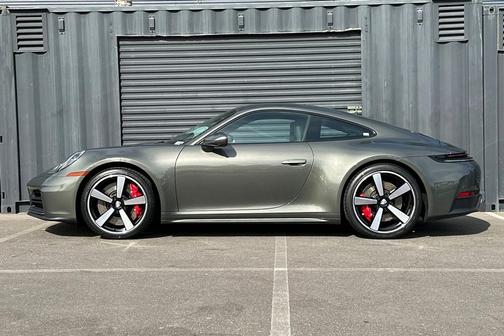 ADVENTURINE GREEN 2026 Porsche 911 Carrera 4S