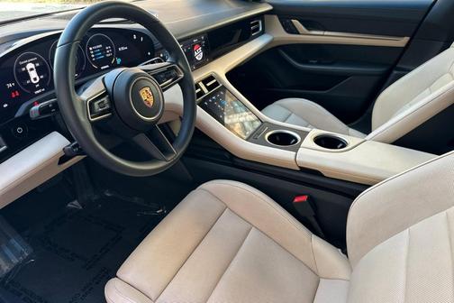 2022 Porsche Taycan 