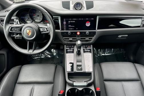 2022 Porsche Macan 