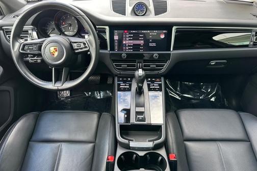 2023 Porsche Macan Base (PDK)
