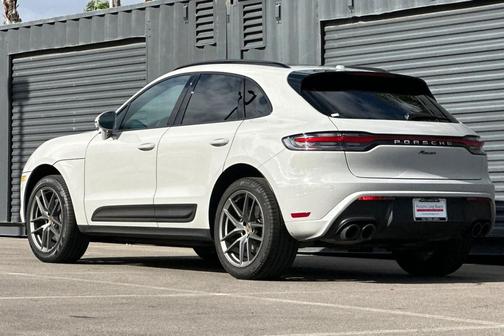 2023 Porsche Macan Base (PDK)