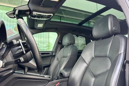 2023 Porsche Macan Base (PDK)