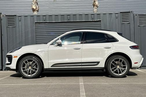 2023 Porsche Macan Base (PDK)