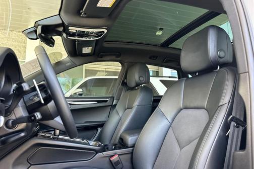 Chalk 2023 Porsche Macan Macan