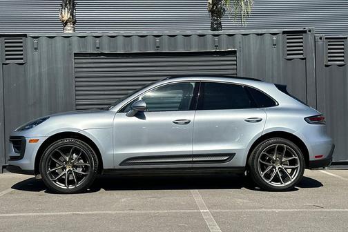2022 Porsche Macan AWD