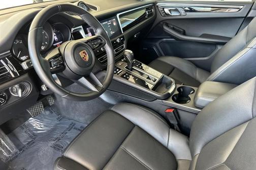 2022 Porsche Macan AWD