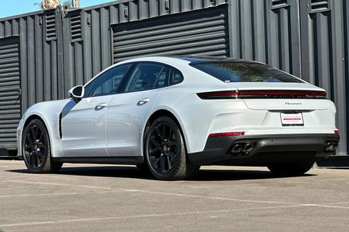 2026 Porsche Panamera 
