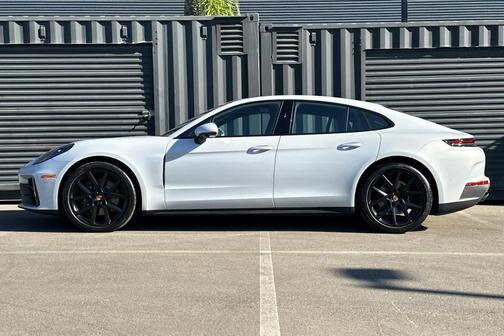 2026 Porsche Panamera 