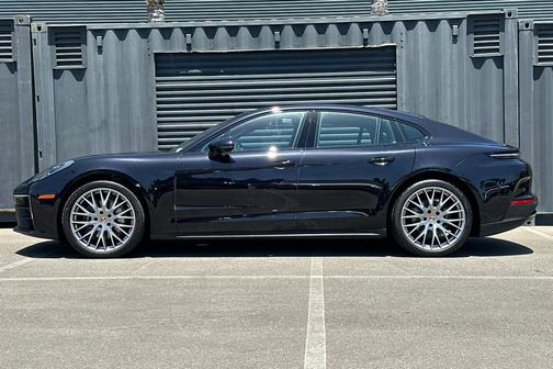 Jet Black Metallic 2026 Porsche Panamera