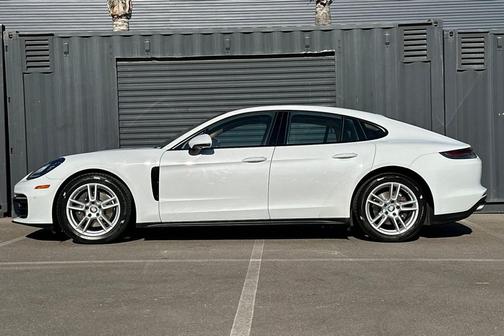 2023 Porsche Panamera 