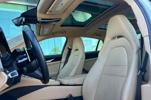 2023 Porsche Panamera 