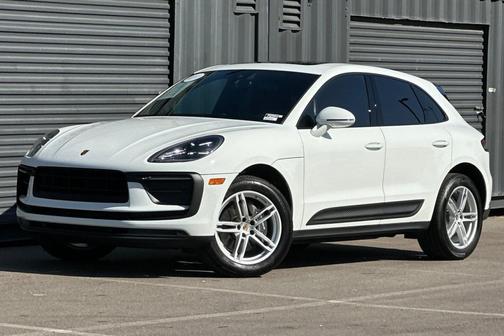 2022 Porsche Macan Base (PDK)