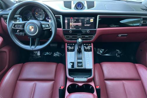 2022 Porsche Macan Base (PDK)