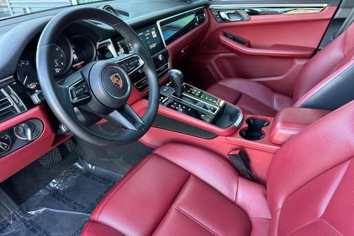 2022 Porsche Macan Base (PDK)