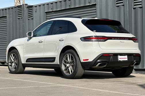 2022 Porsche Macan Base (PDK)