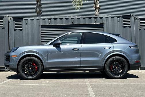 Vanadium Grey Metallic 2026 Porsche Cayenne S
