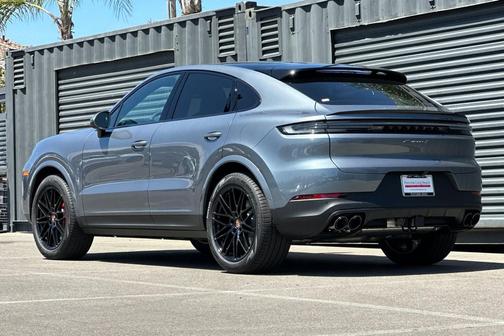 Vanadium Grey Metallic 2026 Porsche Cayenne S