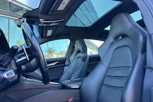 2022 Porsche Panamera Base (PDK)