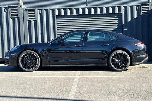 2022 Porsche Panamera Base (PDK)