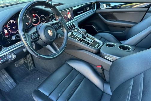2022 Porsche Panamera Base (PDK)