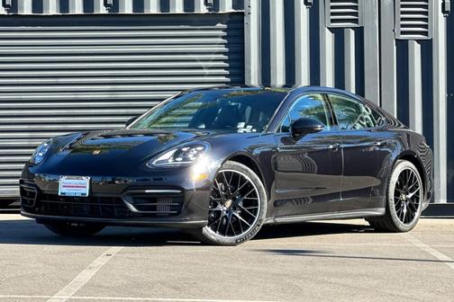 2022 Porsche Panamera Base (PDK)
