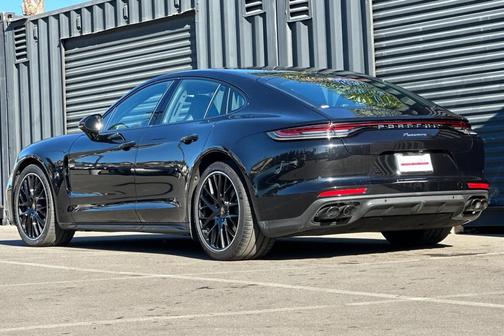 2022 Porsche Panamera Base (PDK)