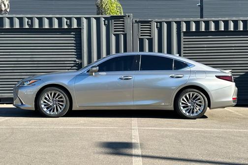 2019 Lexus ES 300h Luxury