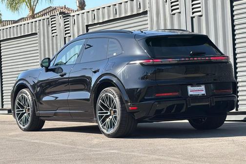 Chromite Black Metallic 2026 Porsche Cayenne Cayenne