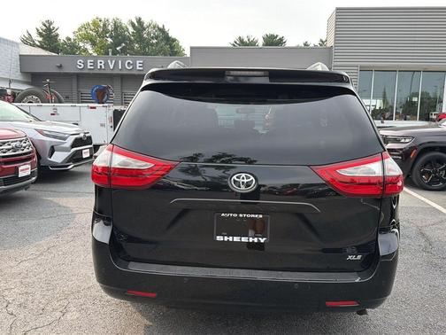 Midnight Black Metallic 2017 Toyota Sienna XLE