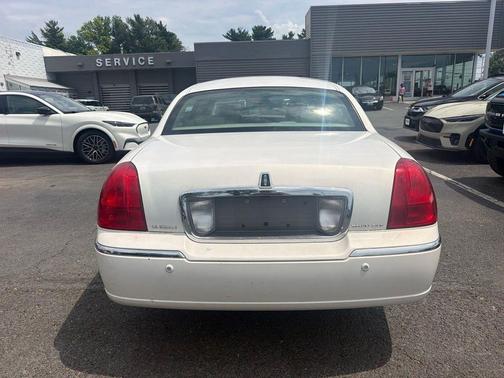 Ivory Parchment Clearcoat Tri-Coat 2003 Lincoln Town Car Cartier L