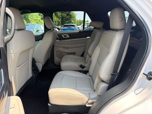 White Platinum Metallic Tri-Coat 2018 Ford Explorer Limited