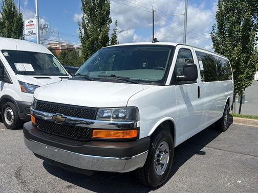 Summit White 2016 Chevrolet Express 3500 LT