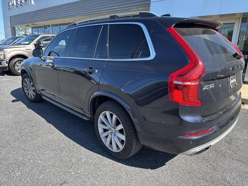 2016 Volvo XC90 T6 Momentum