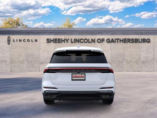 White Platinum Metallic Tri-Coat 2026 Lincoln Nautilus Premiere