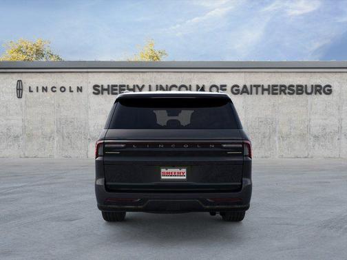 Infinite Black Metallic Clearcoat 2026 Lincoln Navigator Reserve