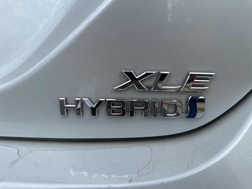 2022 Toyota Camry Hybrid XLE