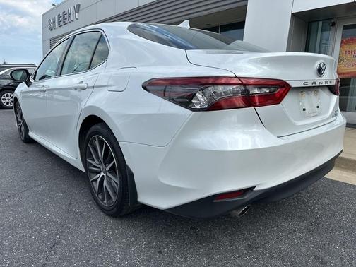 2022 Toyota Camry Hybrid XLE