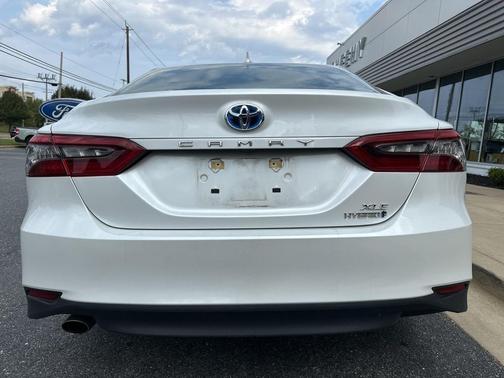 2022 Toyota Camry Hybrid XLE
