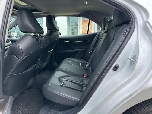 2022 Toyota Camry Hybrid XLE